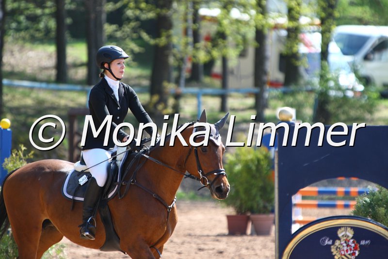 004M1674_Esmee_Springpferde A xx.JPG